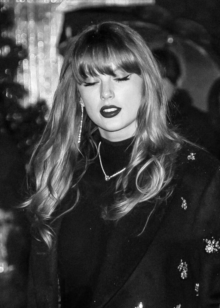 Taylor Swift PFP Black and White