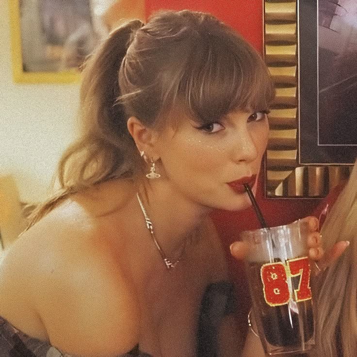 Taylor Swift PFP Unique