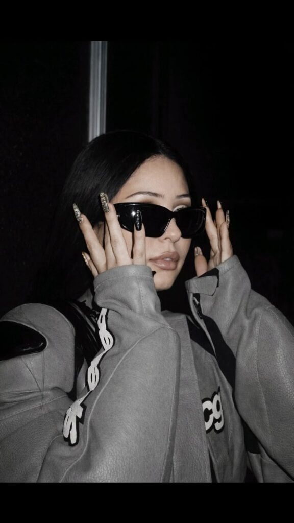 Baddie PFP Wallpaper